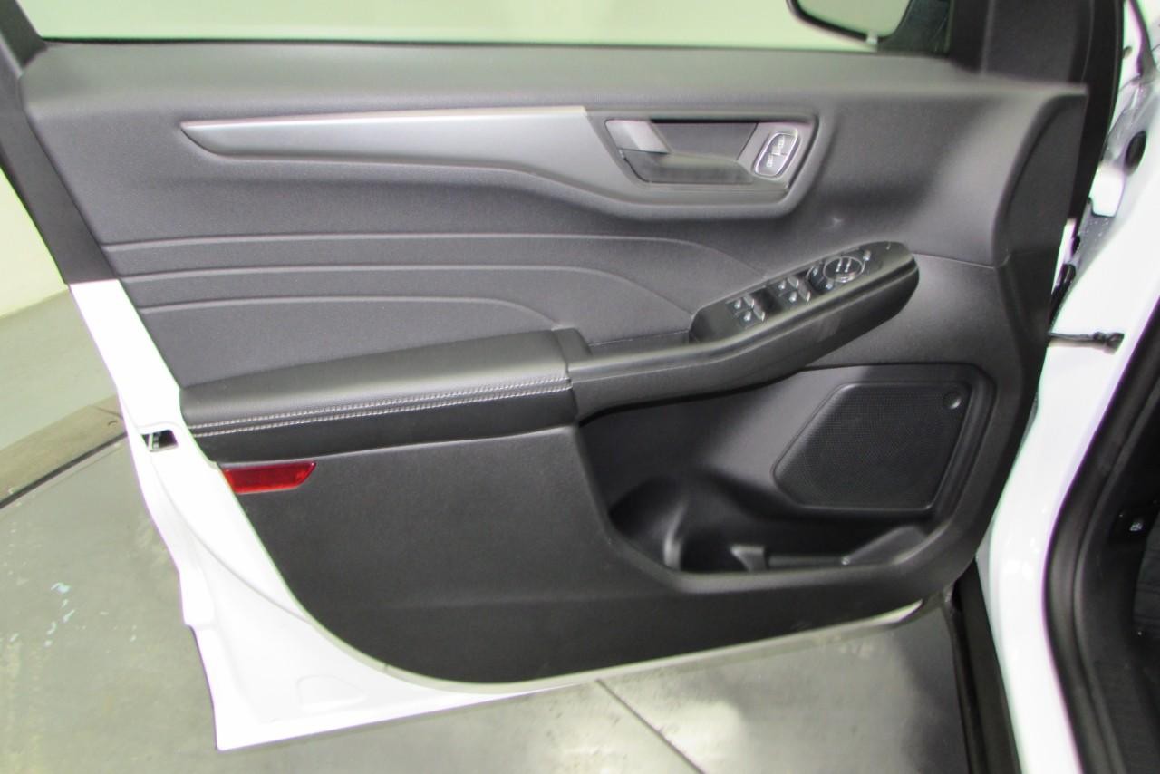 2025 Oxford White Ford Escape Active FWD SUV
