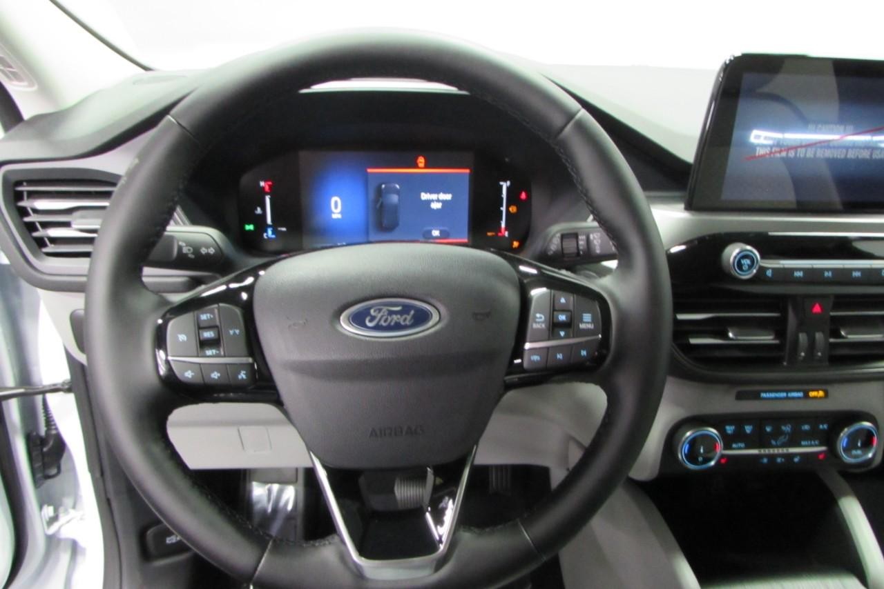 2025 Oxford White Ford Escape Active FWD SUV