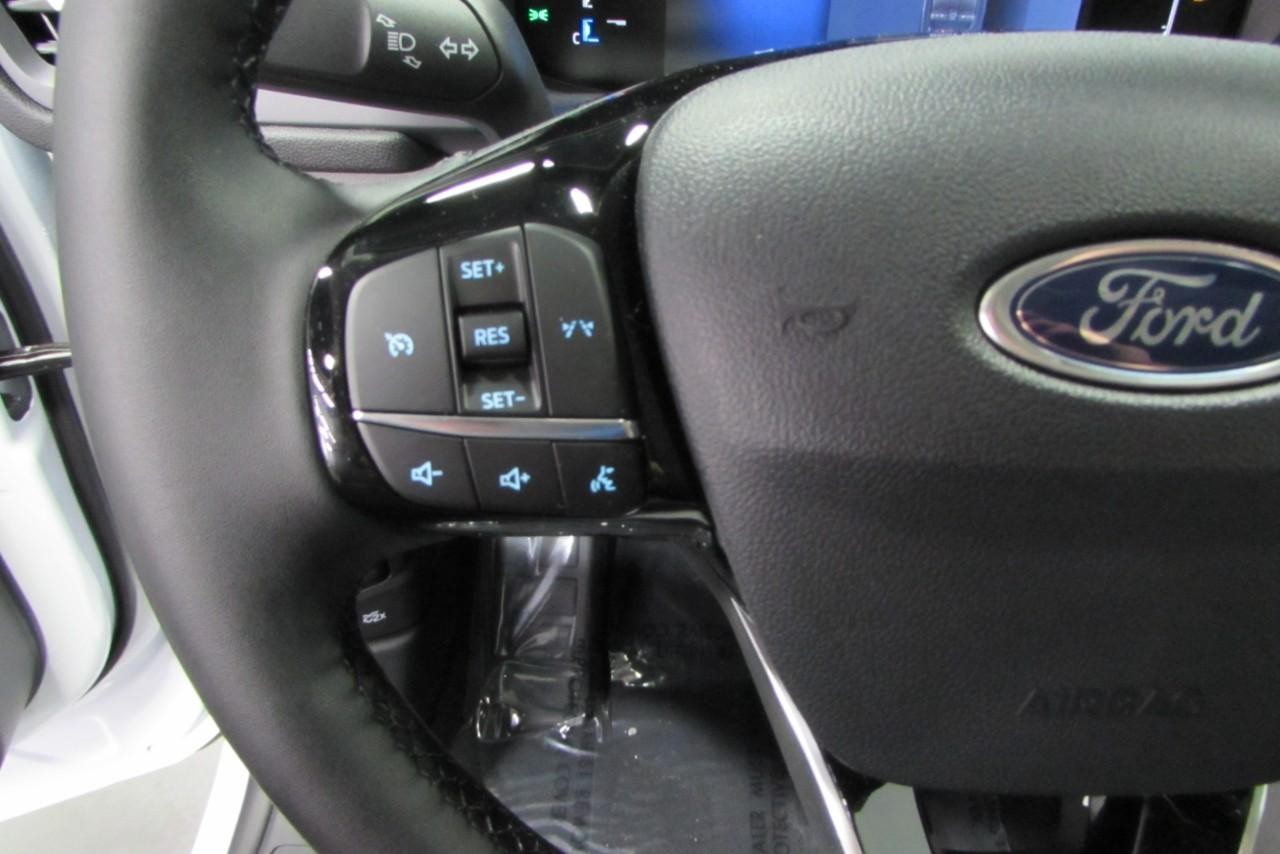 2025 Oxford White Ford Escape Active FWD SUV