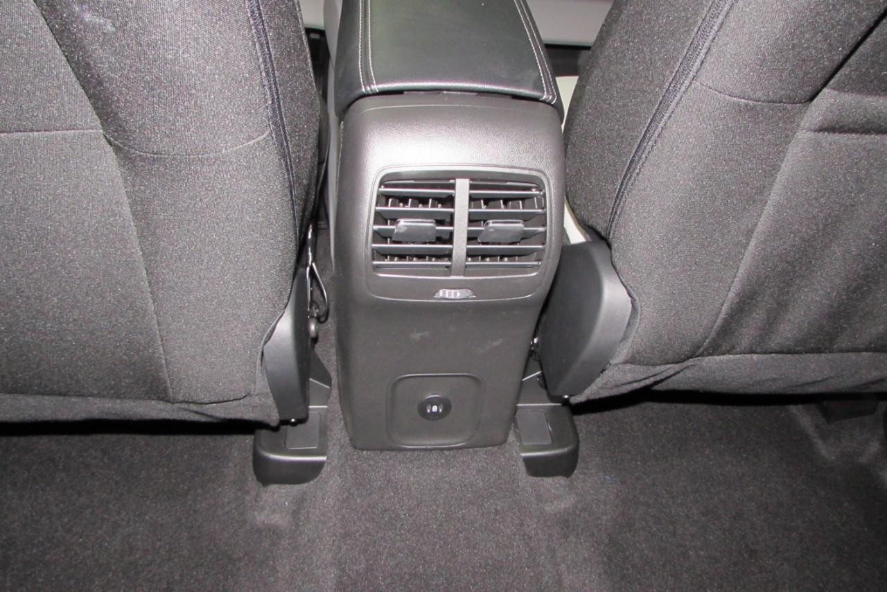 2025 Oxford White Ford Escape Active FWD SUV