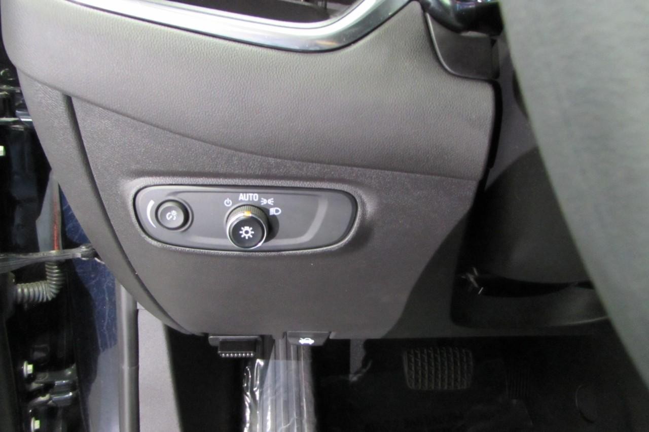 Chevrolet Equinox Vehicle Full-screen Gallery Image 10