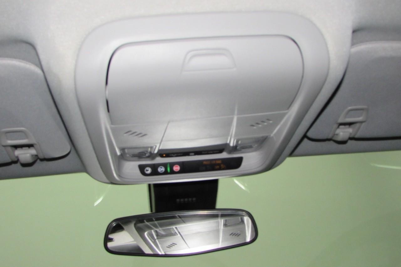 Chevrolet Equinox Vehicle Full-screen Gallery Image 15