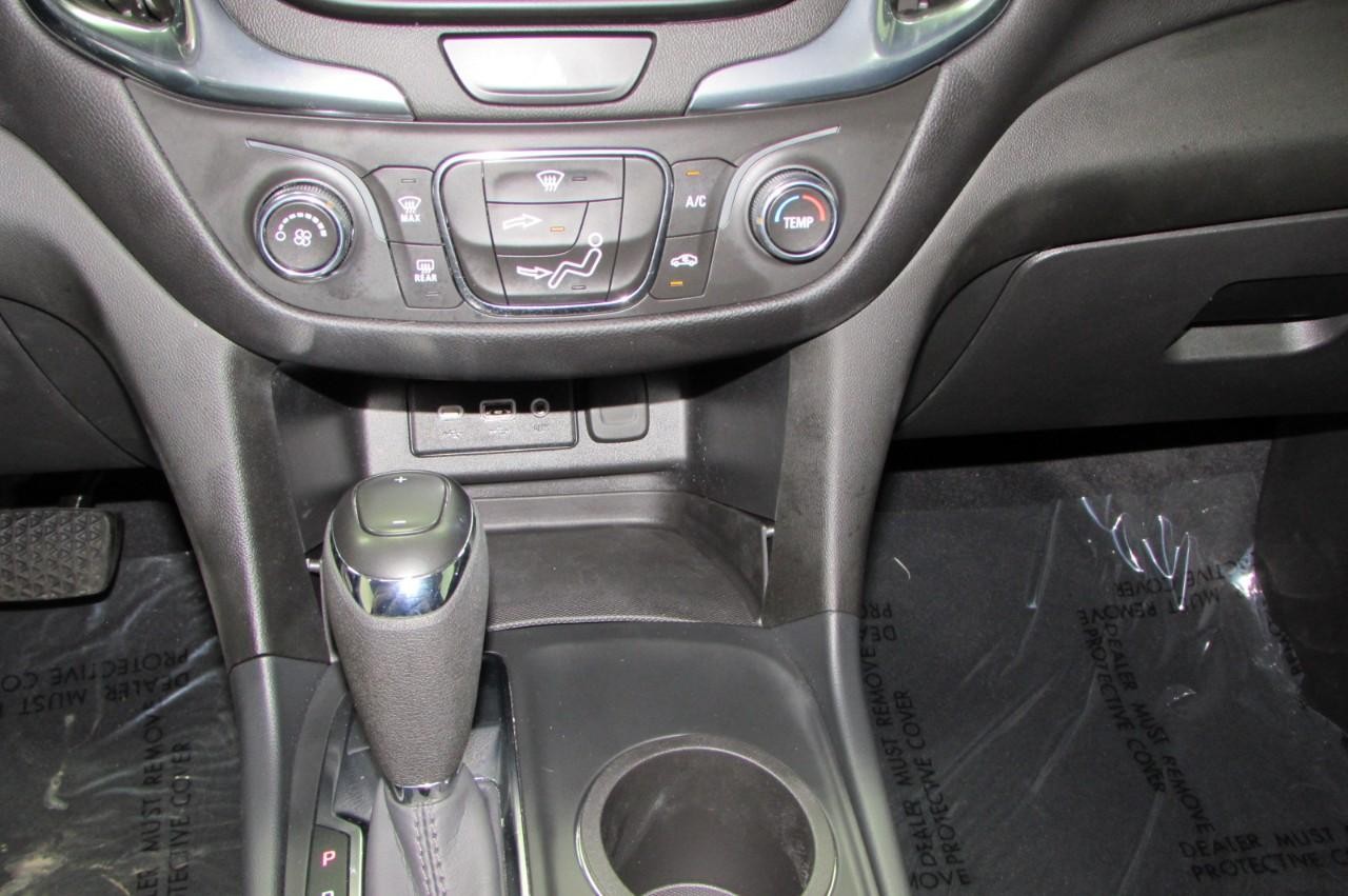 Chevrolet Equinox Vehicle Full-screen Gallery Image 17