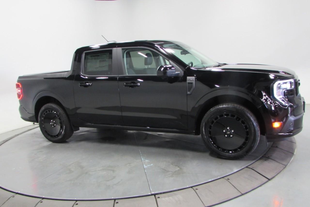 2025 Ford Maverick photo 2