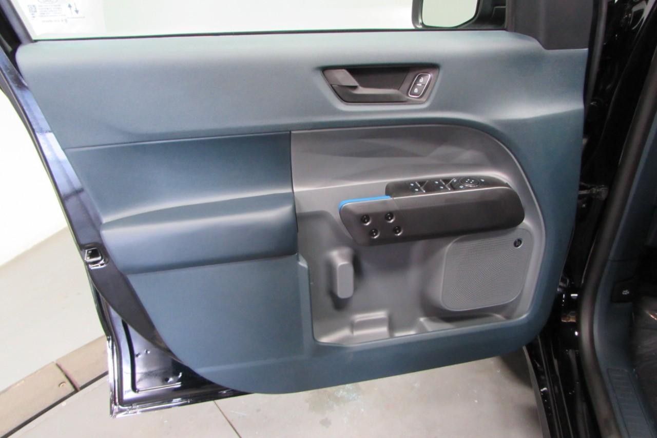 2025 Ford Maverick photo 10