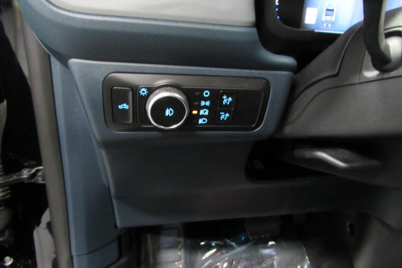 2025 Ford Maverick photo 12