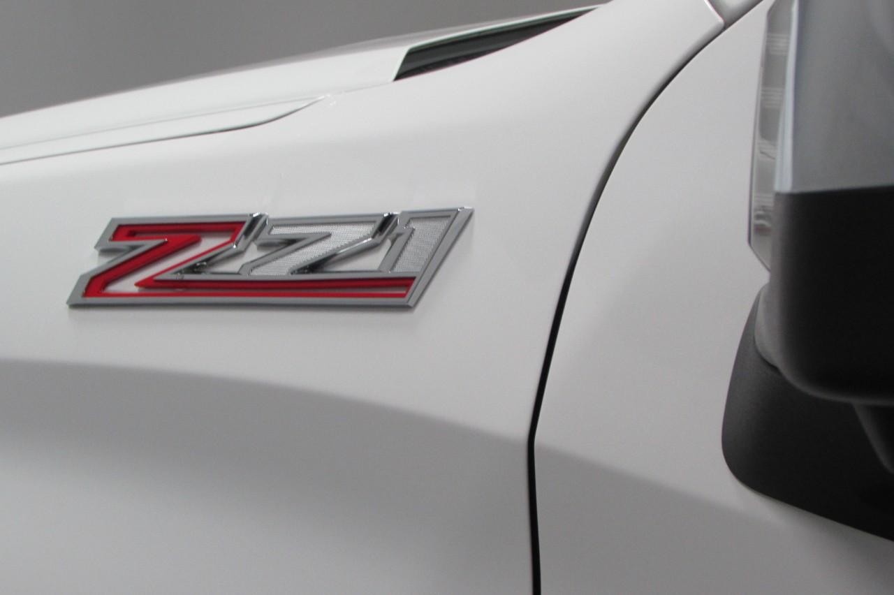 Chevrolet Silverado 1500 Vehicle Full-screen Gallery Image 22