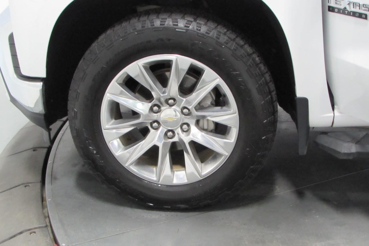 Chevrolet Silverado 1500 Vehicle Full-screen Gallery Image 24