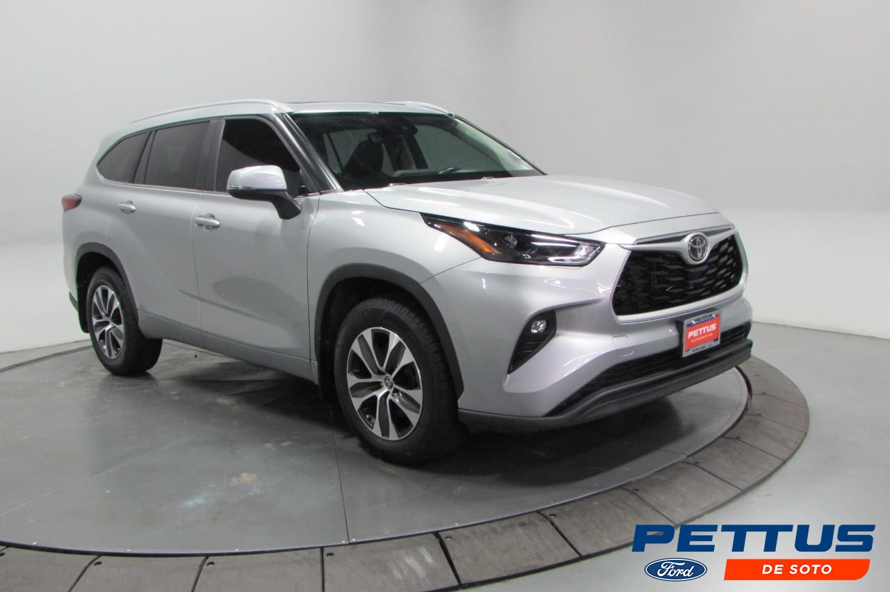 2023 Celestial Silver Metallic Toyota Highlander XLE SUV