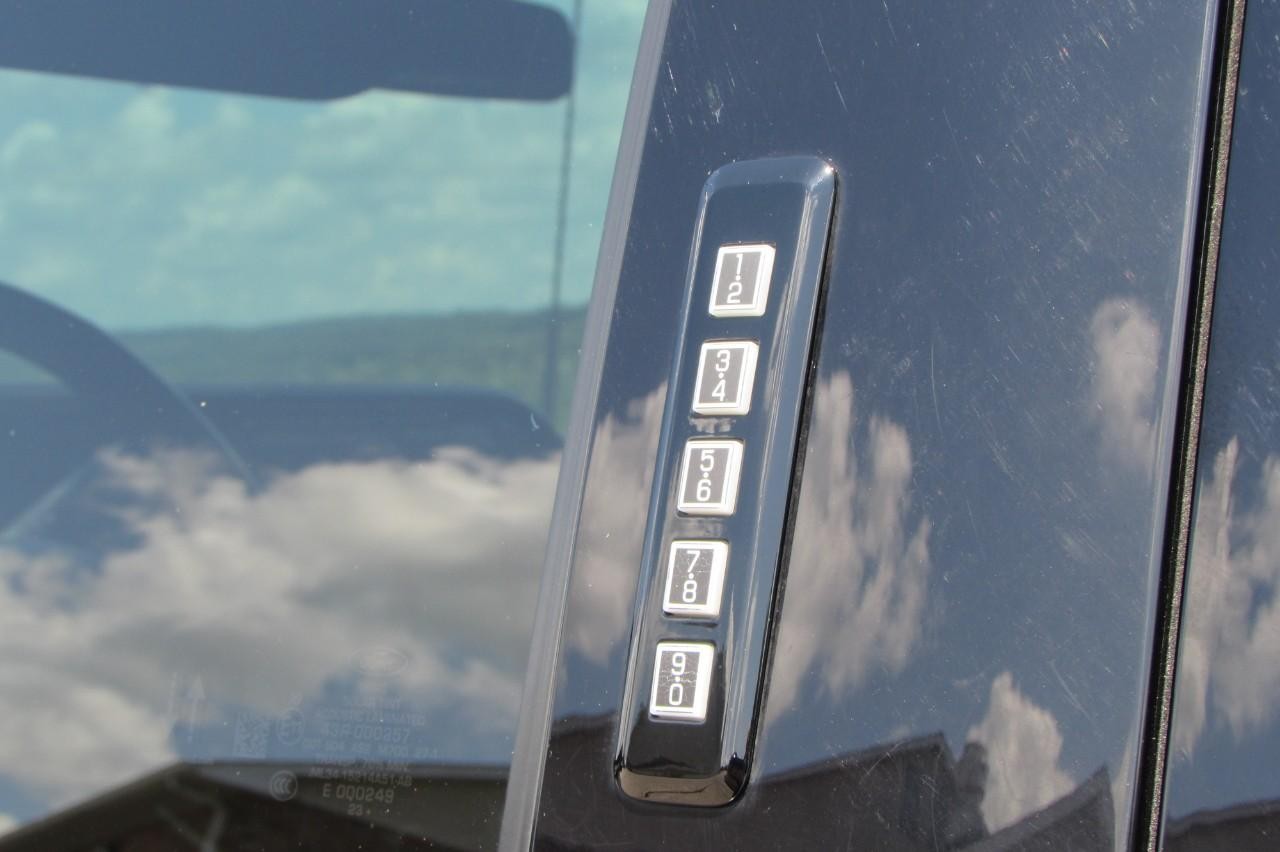 2024 Agate Black Metallic Ford Super Duty F-350 SRW Platinum 4X4 Truck