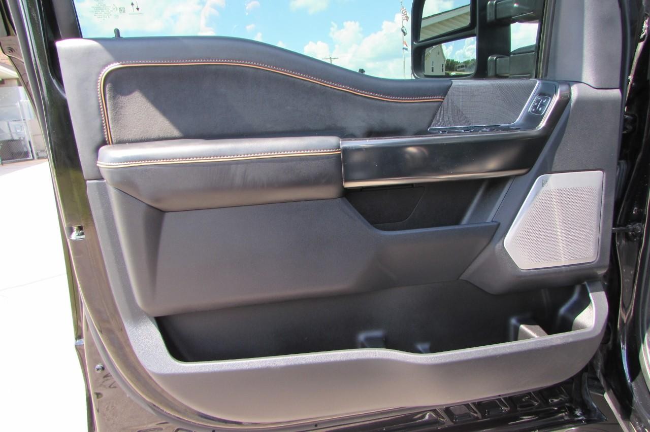 2024 Agate Black Metallic Ford Super Duty F-350 SRW Platinum 4X4 Truck