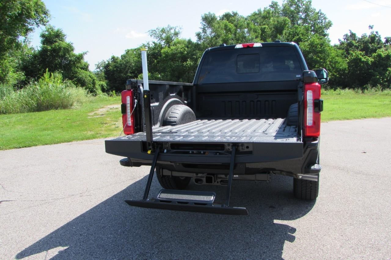 2025 Agate Black Metallic Ford Super Duty F-250 SRW King Ranch 4X4 Truck