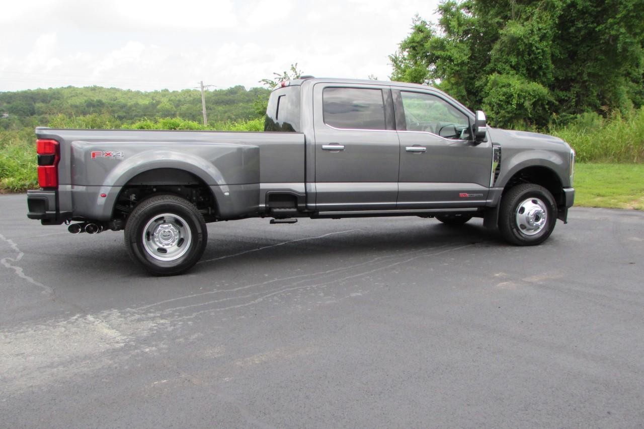 2025 Carbonized Gray Metallic Ford Super Duty F-350 DRW Platinum DRW 4X4 Truck