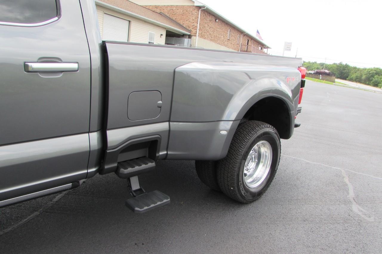2025 Carbonized Gray Metallic Ford Super Duty F-350 DRW Platinum DRW 4X4 Truck