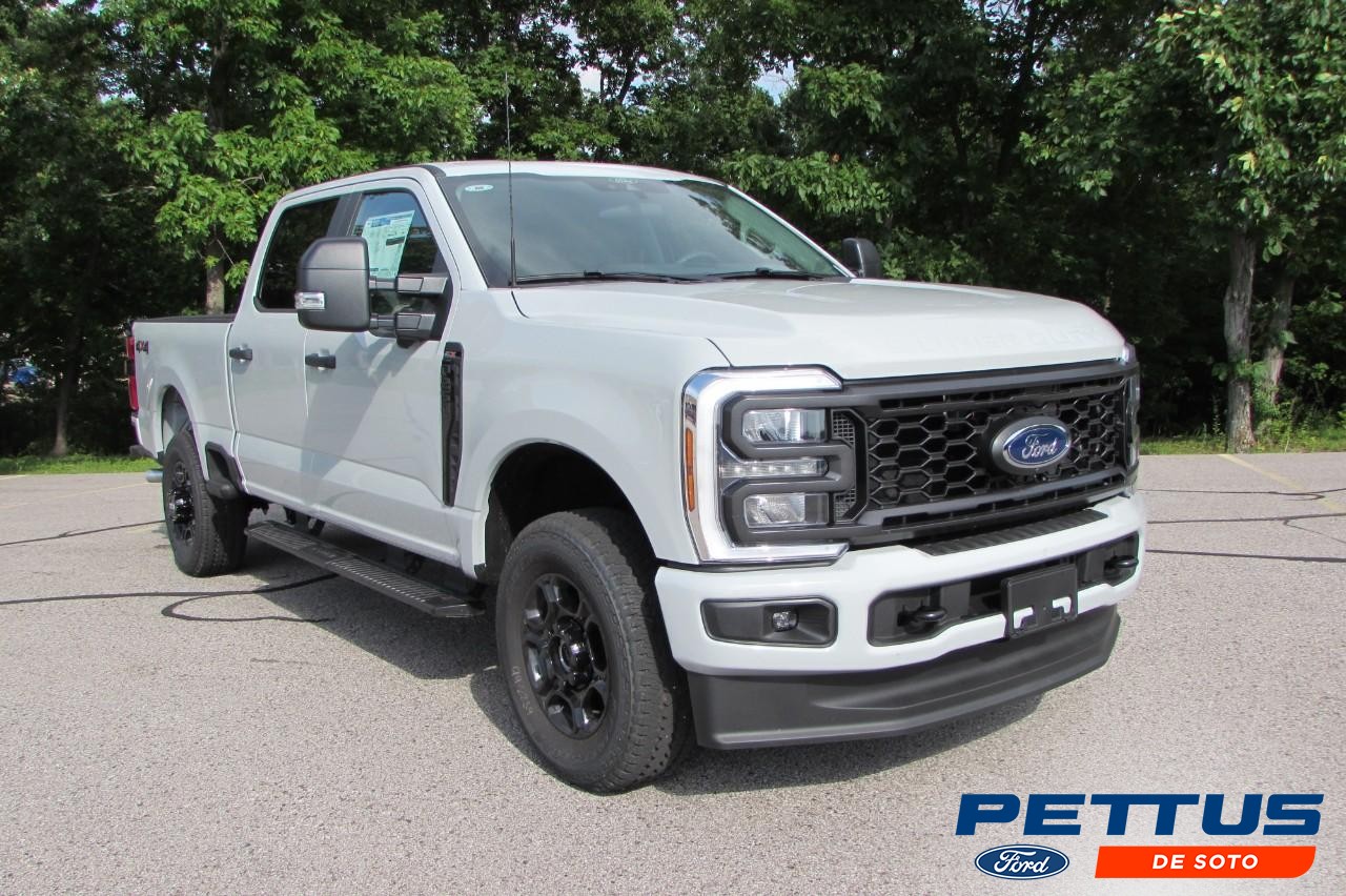 2025 Oxford White Ford Super Duty F-250 SRW XL 4X4 Truck