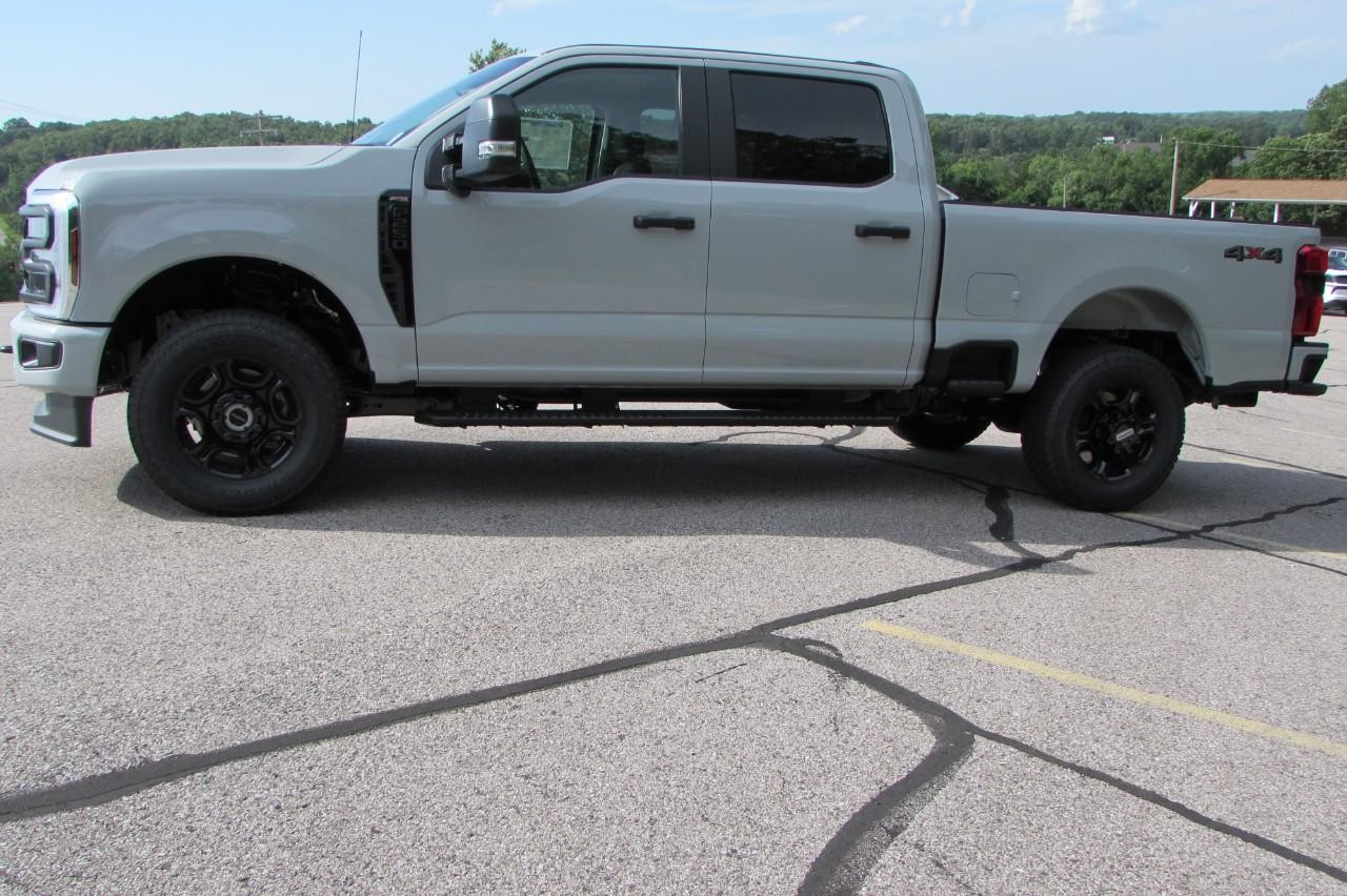 2025 Oxford White Ford Super Duty F-250 SRW XL 4X4 Truck