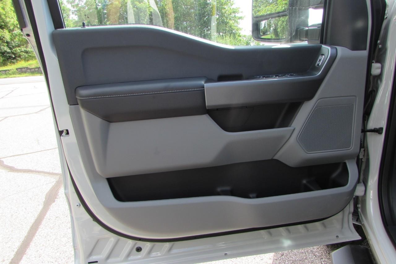 2025 Oxford White Ford Super Duty F-250 SRW XL 4X4 Truck