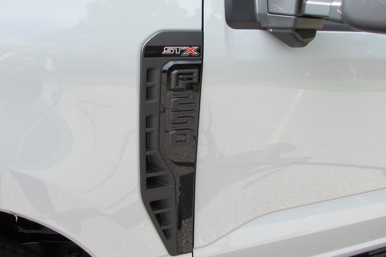 2025 Oxford White Ford Super Duty F-250 SRW XL 4X4 Truck