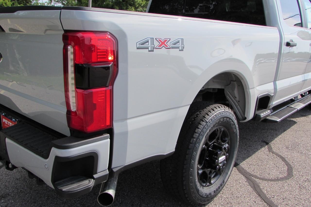 2025 Oxford White Ford Super Duty F-250 SRW XL 4X4 Truck