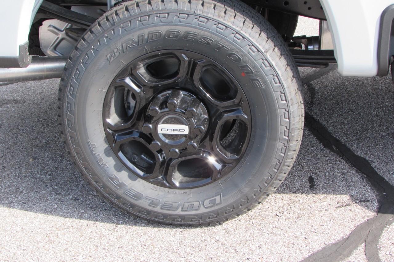2025 Oxford White Ford Super Duty F-250 SRW XL 4X4 Truck