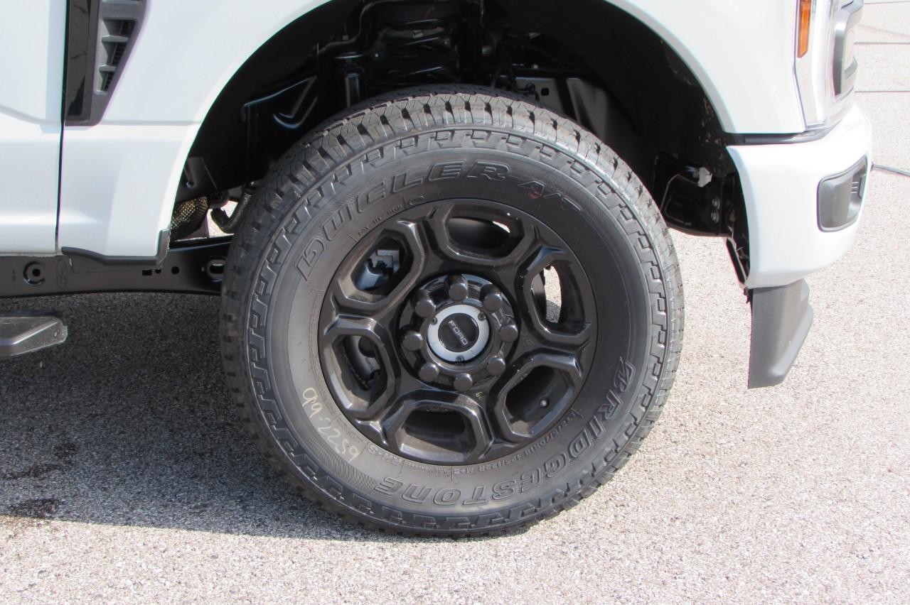 2025 Oxford White Ford Super Duty F-250 SRW XL 4X4 Truck