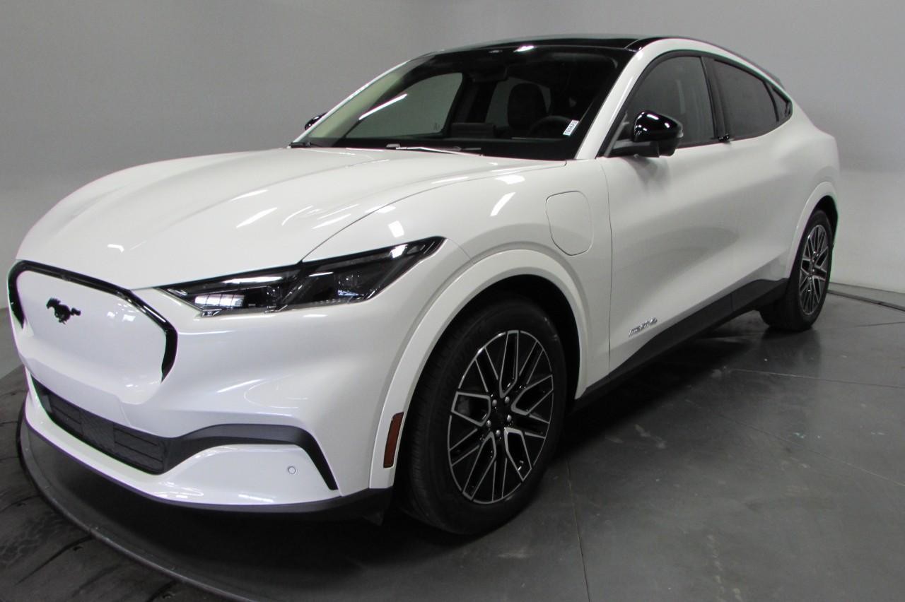 2025 Star White Metallic Tri-Coat Ford Mustang Mach-E Premium AWD SUV