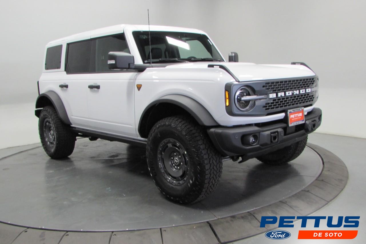 2025 Oxford White Ford Bronco Badlands SUV