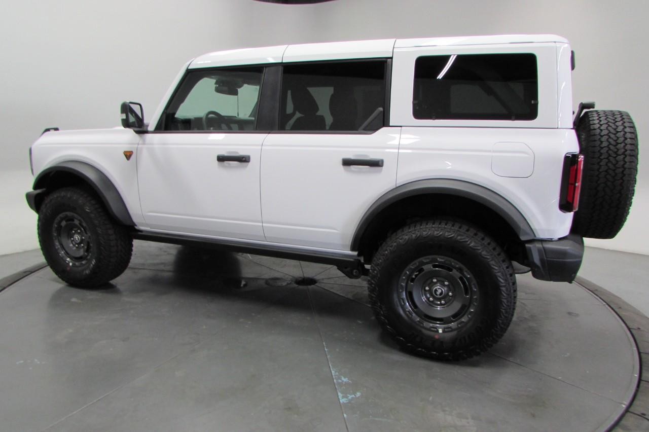 2025 Oxford White Ford Bronco Badlands 4X4 SUV