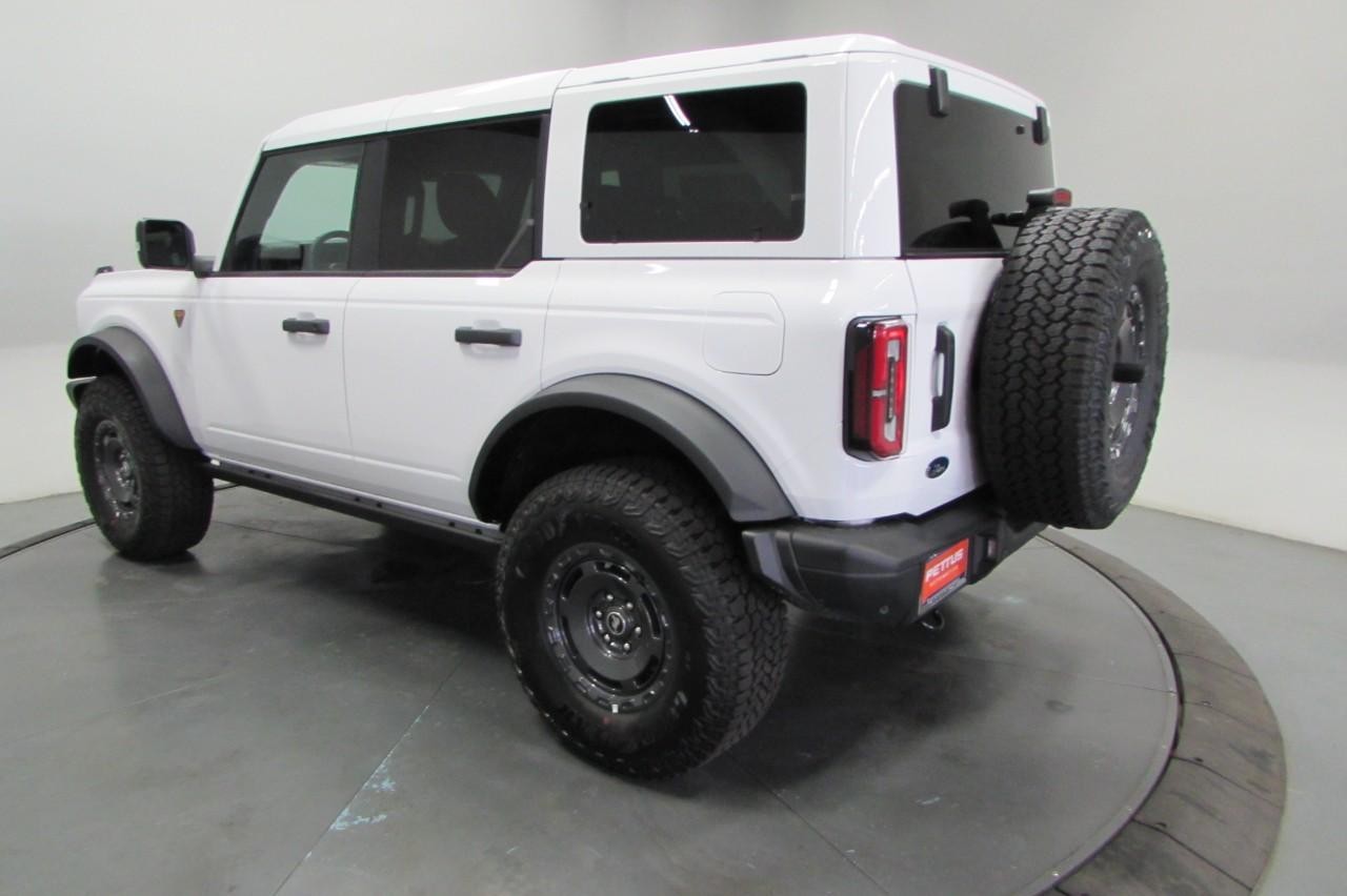 2025 Oxford White Ford Bronco Badlands 4X4 SUV