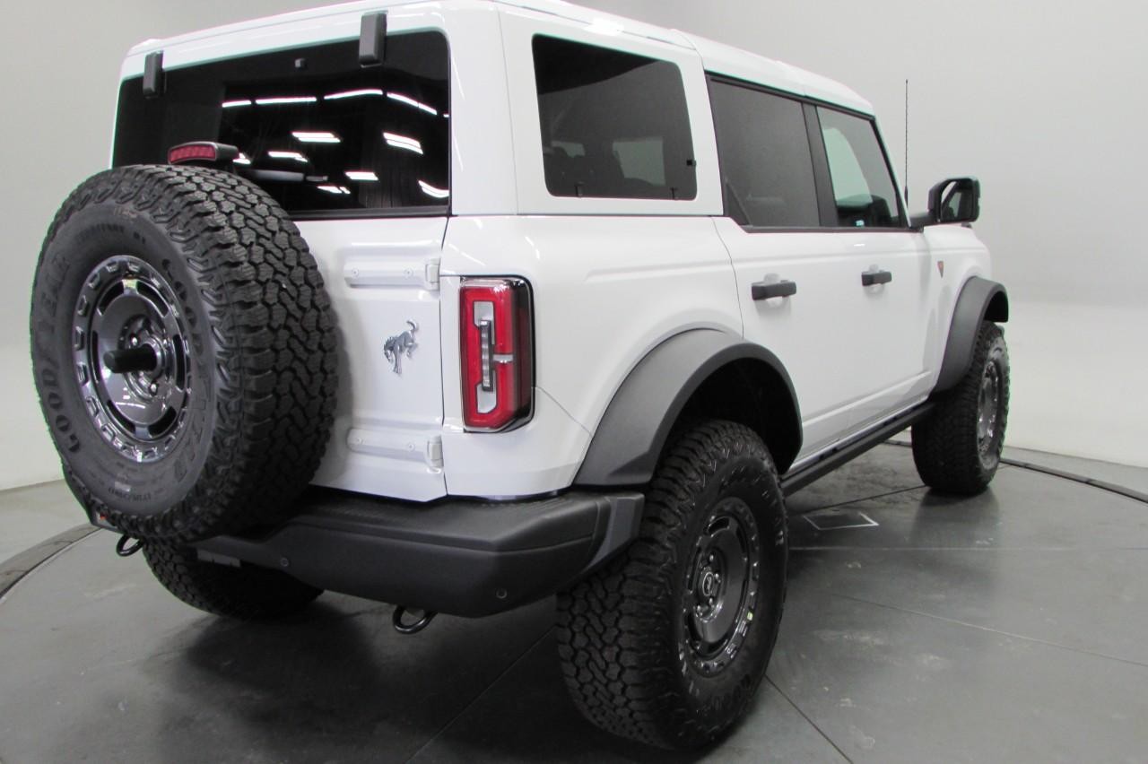 2025 Oxford White Ford Bronco Badlands 4X4 SUV