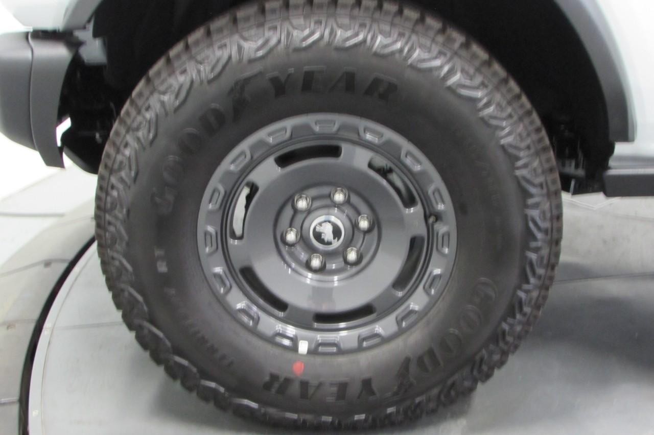 2025 Oxford White Ford Bronco Badlands 4X4 SUV