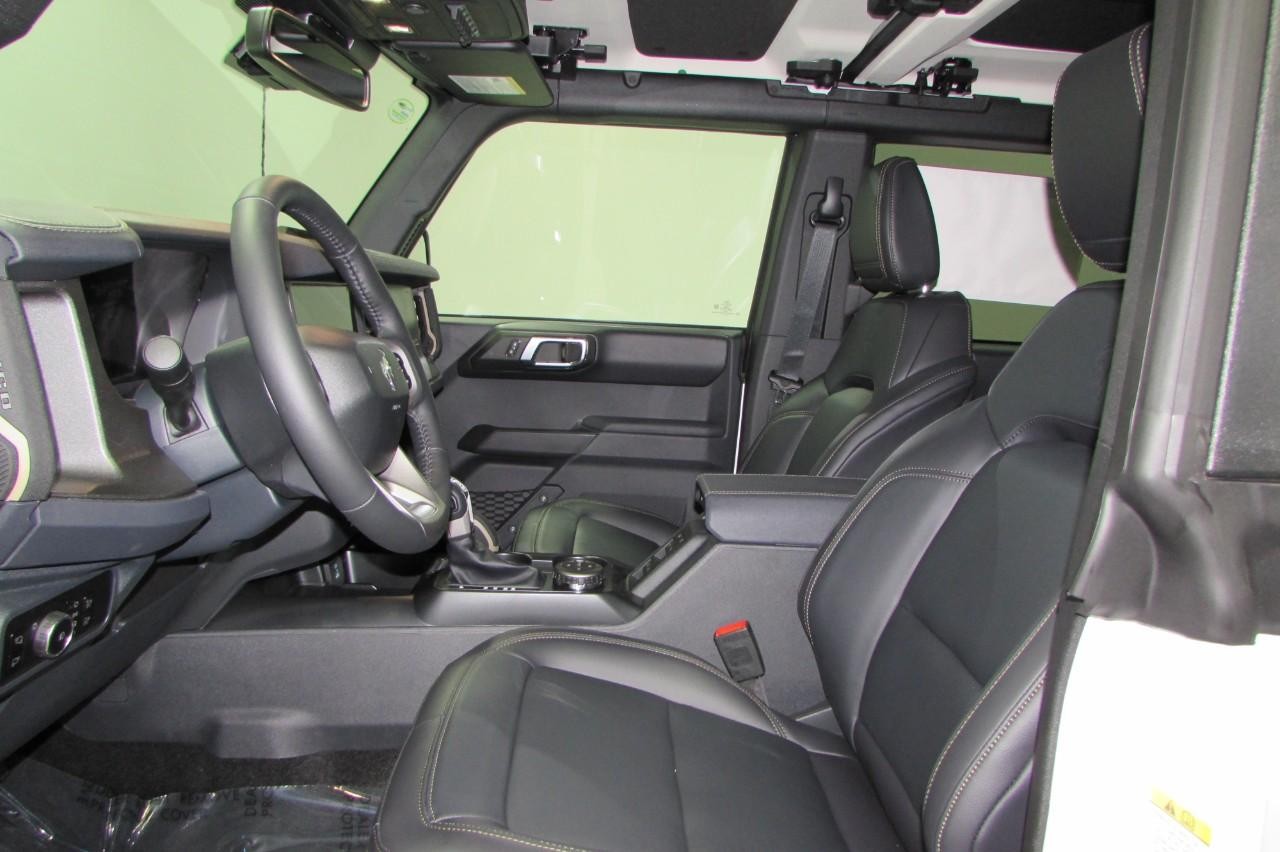 2025 Oxford White Ford Bronco Badlands 4X4 SUV