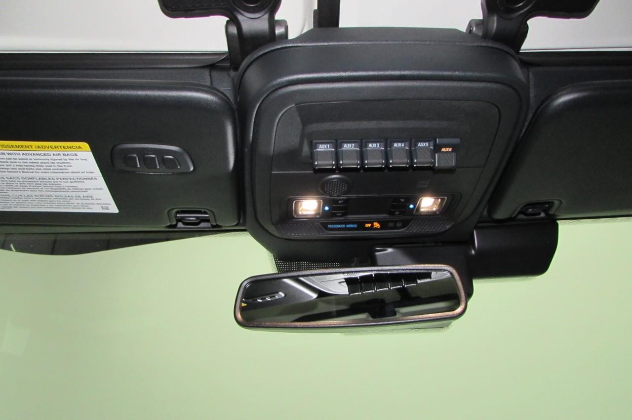 2025 Oxford White Ford Bronco Badlands 4X4 SUV