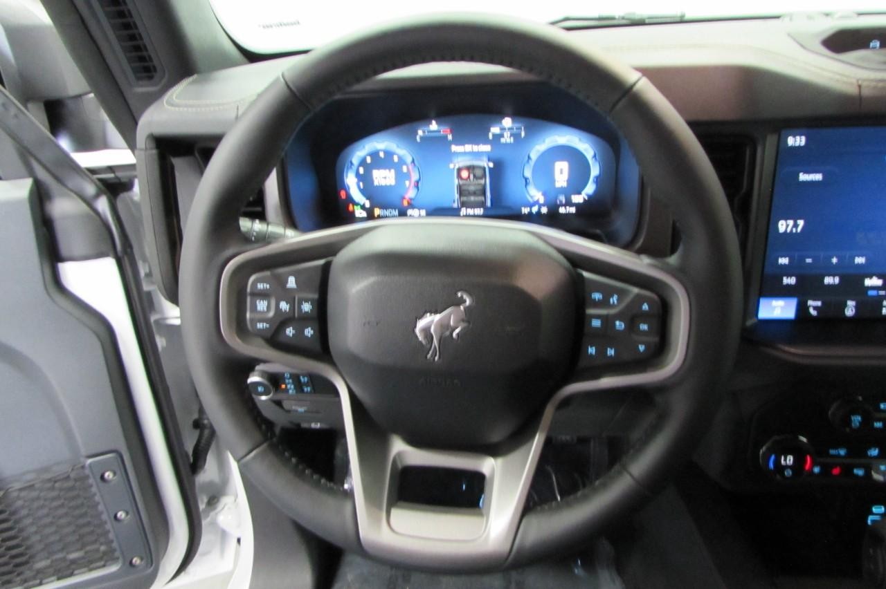 2025 Oxford White Ford Bronco Badlands 4X4 SUV