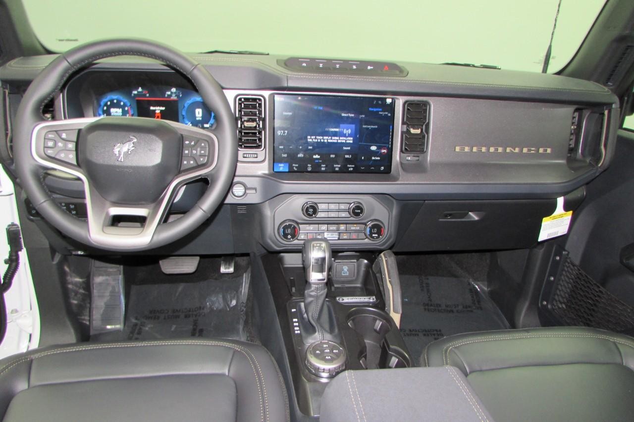 2025 Oxford White Ford Bronco Badlands 4X4 SUV