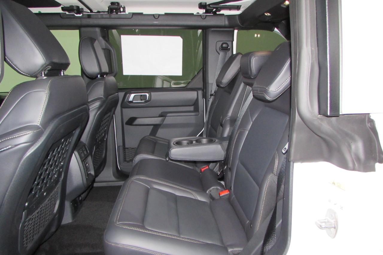 2025 Oxford White Ford Bronco Badlands 4X4 SUV