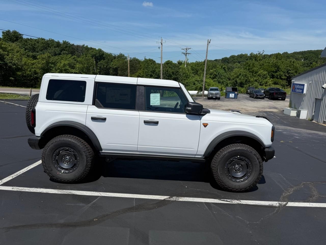 2025 Oxford White Ford Bronco Badlands 4X4 SUV