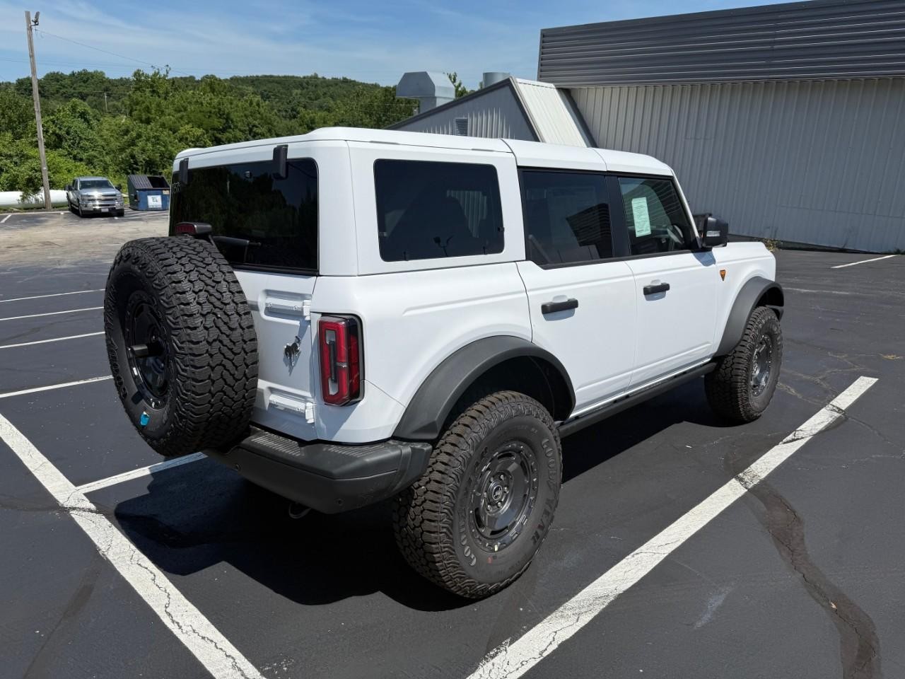 2025 Oxford White Ford Bronco Badlands 4X4 SUV