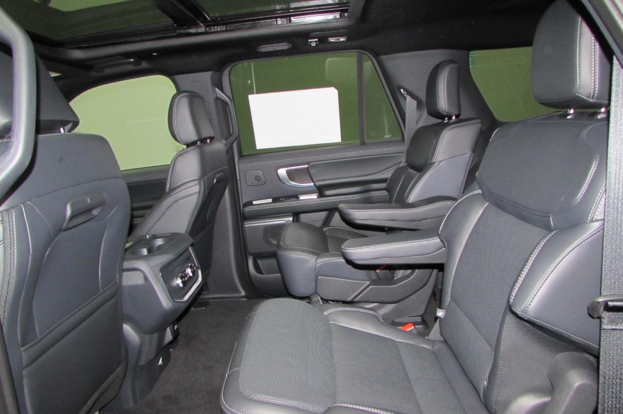 2025 Glacier Gray Metallic TriCoat Ford Expedition Max Platinum 4X4 SUV