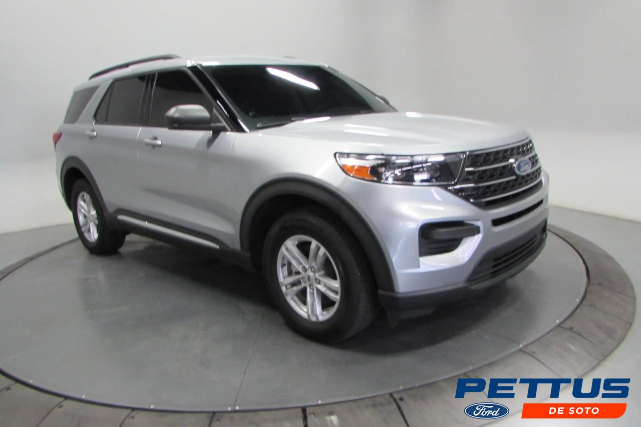 2022 Iconic Silver Metallic Ford Explorer XLT 4X4 SUV