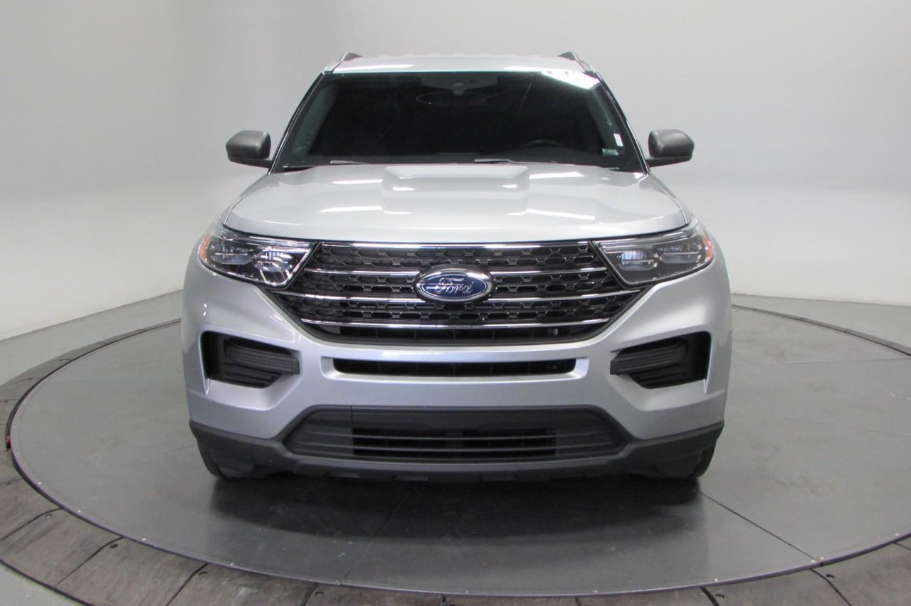 2022 Iconic Silver Metallic Ford Explorer XLT 4X4 SUV
