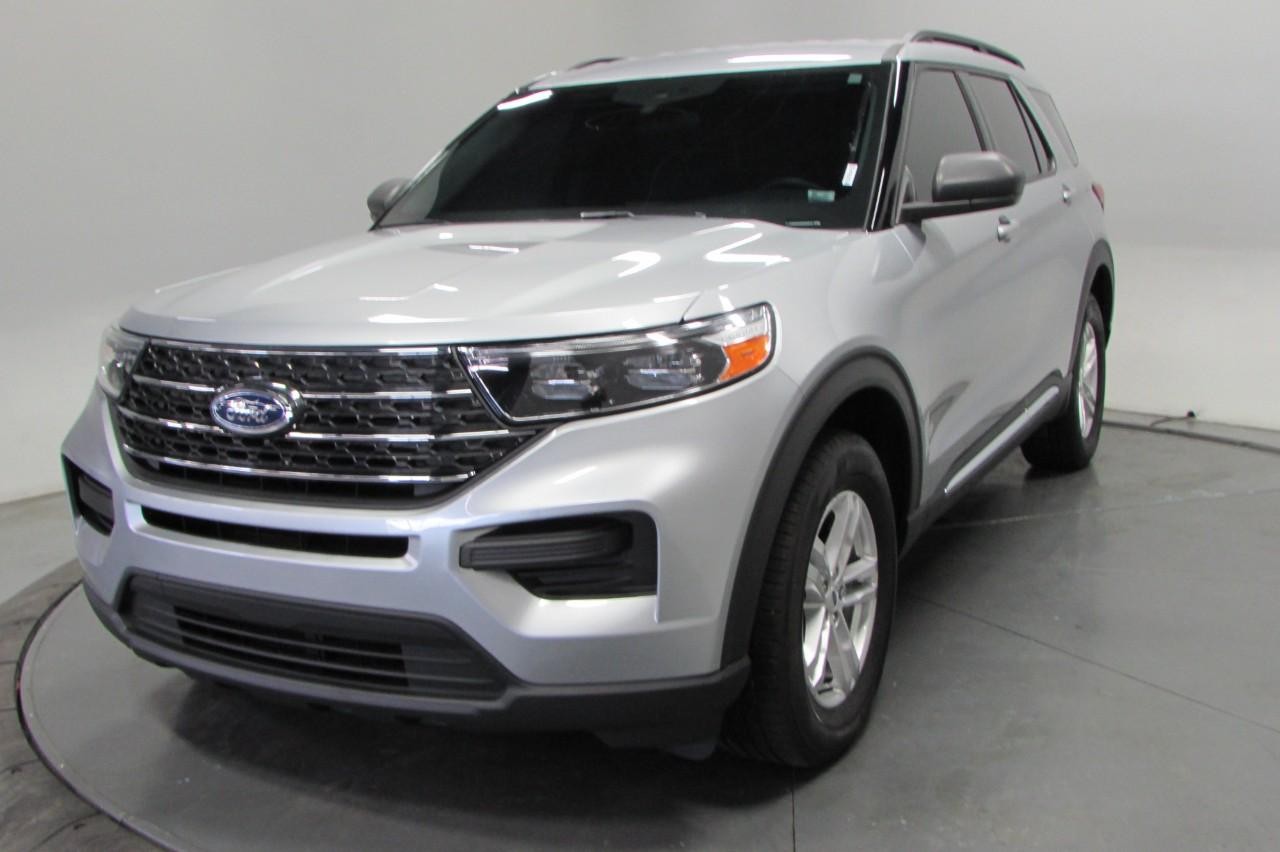2022 Iconic Silver Metallic Ford Explorer XLT 4X4 SUV