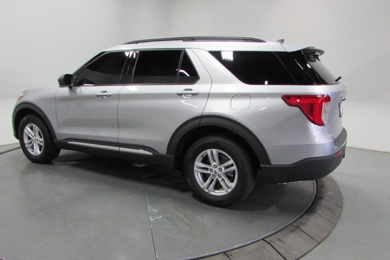2022 Iconic Silver Metallic Ford Explorer XLT 4X4 SUV