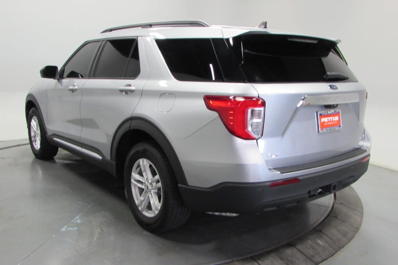 2022 Iconic Silver Metallic Ford Explorer XLT 4X4 SUV