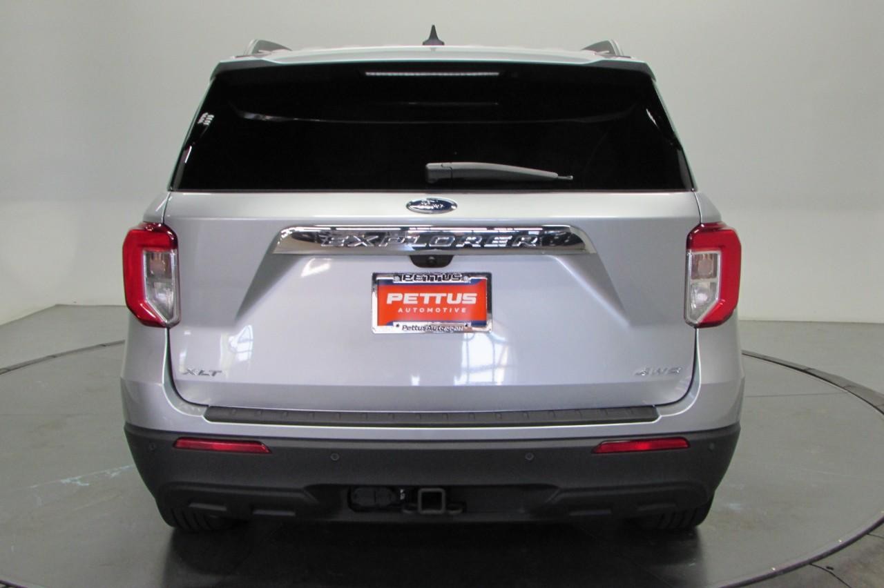 2022 Iconic Silver Metallic Ford Explorer XLT 4X4 SUV