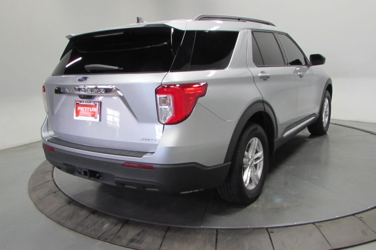 2022 Iconic Silver Metallic Ford Explorer XLT 4X4 SUV
