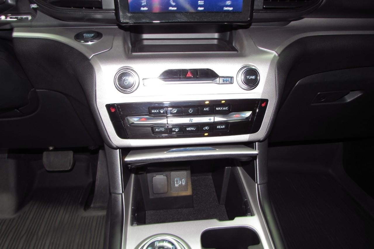 2022 Iconic Silver Metallic Ford Explorer XLT 4X4 SUV