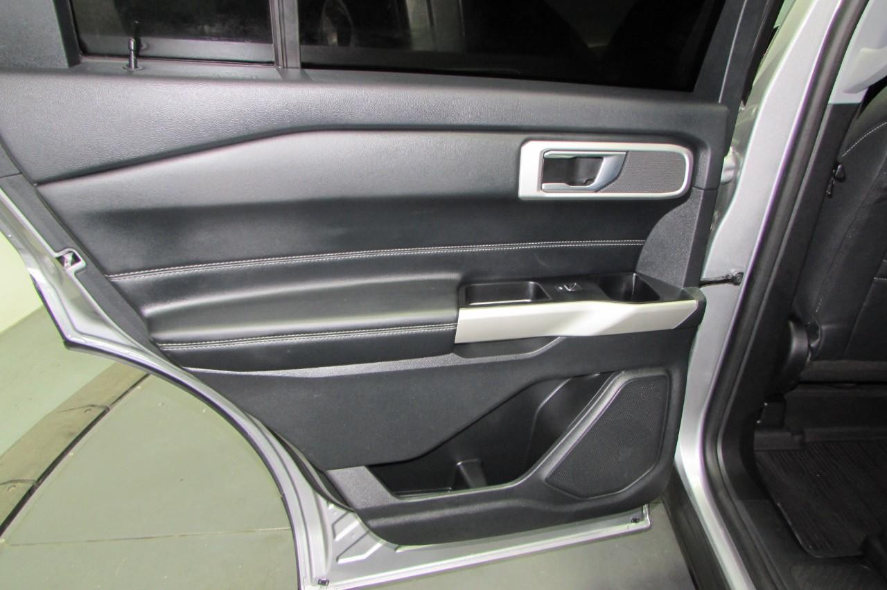 2022 Iconic Silver Metallic Ford Explorer XLT 4X4 SUV