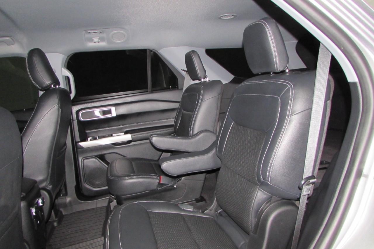 2022 Iconic Silver Metallic Ford Explorer XLT 4X4 SUV