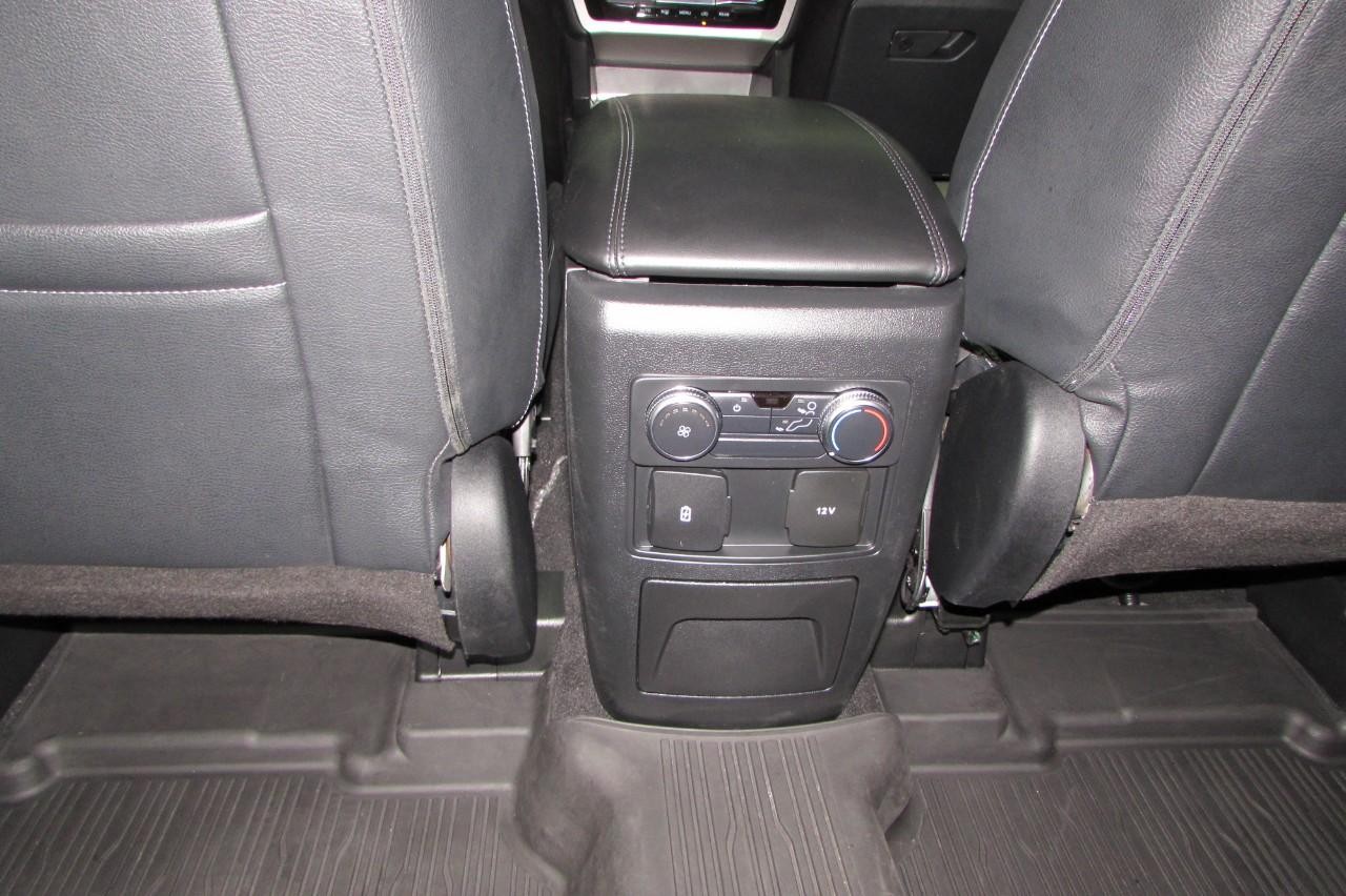 2022 Iconic Silver Metallic Ford Explorer XLT 4X4 SUV